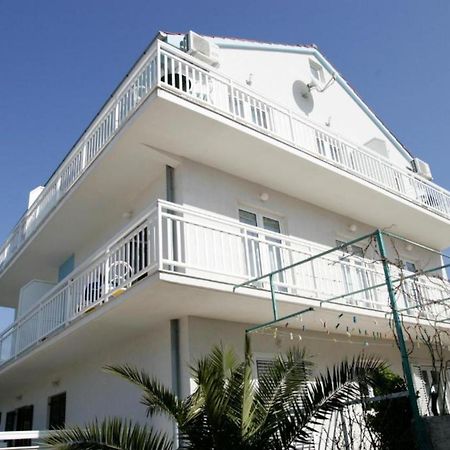 Apartments Trogrlic Хвар Экстерьер фото